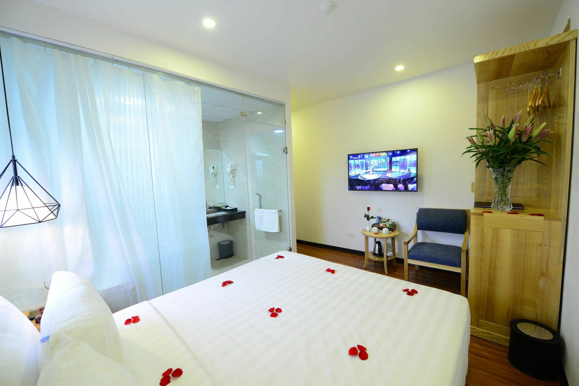 Blue Hanoi Inn Luxury Hotel Exterior photo