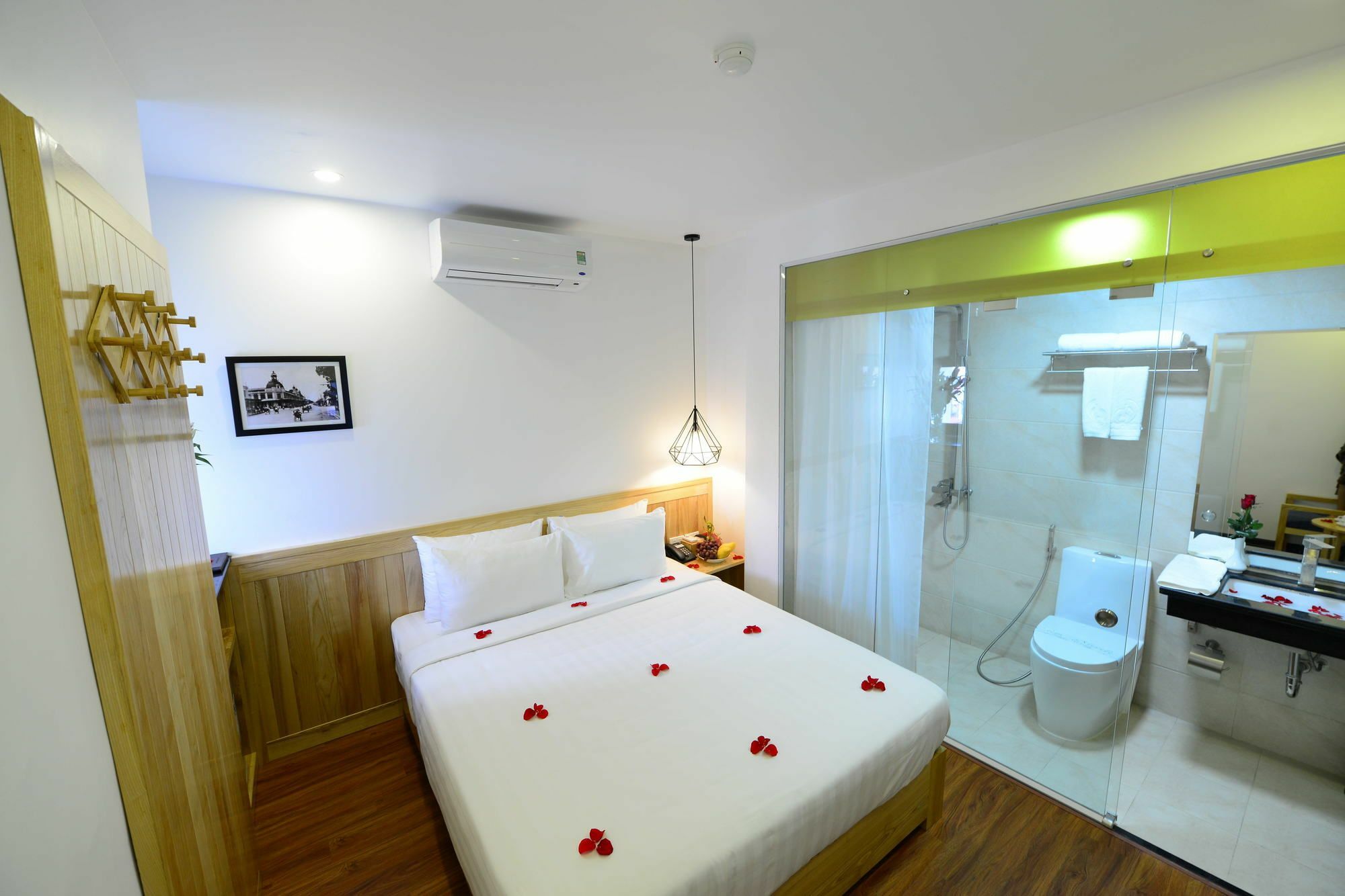 Blue Hanoi Inn Luxury Hotel Exterior photo