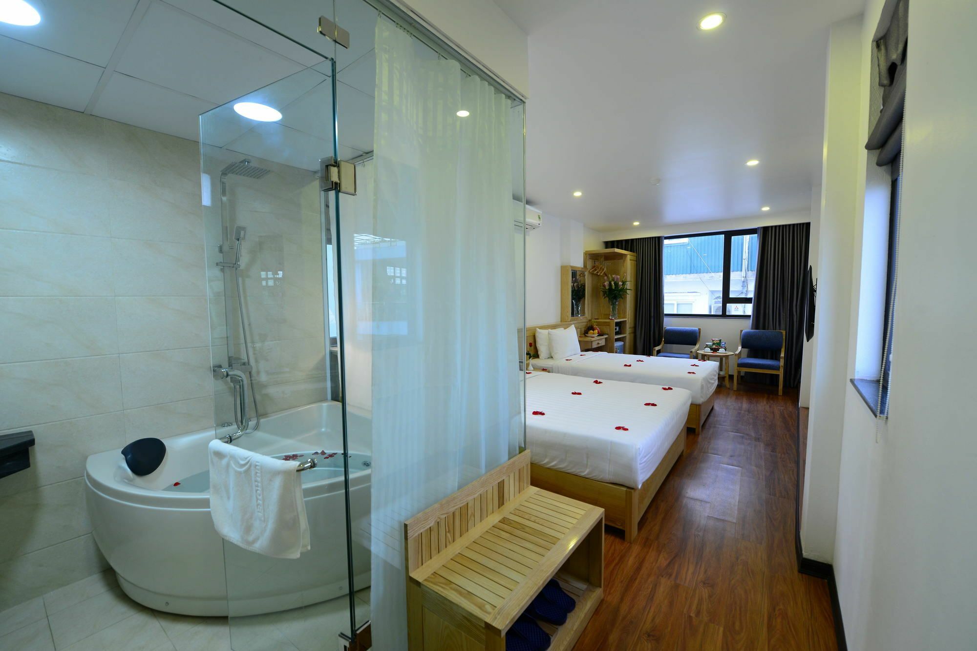 Blue Hanoi Inn Luxury Hotel Exterior photo