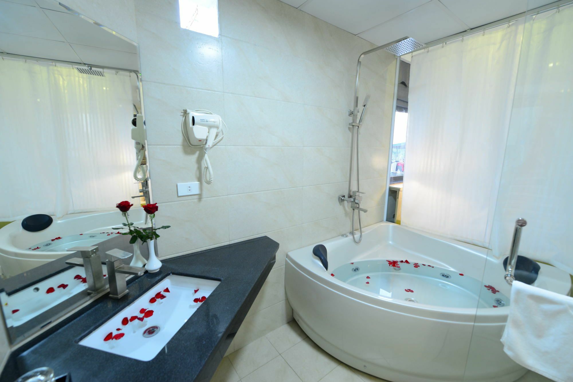 Blue Hanoi Inn Luxury Hotel Exterior photo
